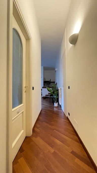 "Iris" Milano Lunigiana In Stazione Centrale Apartment Luaran gambar