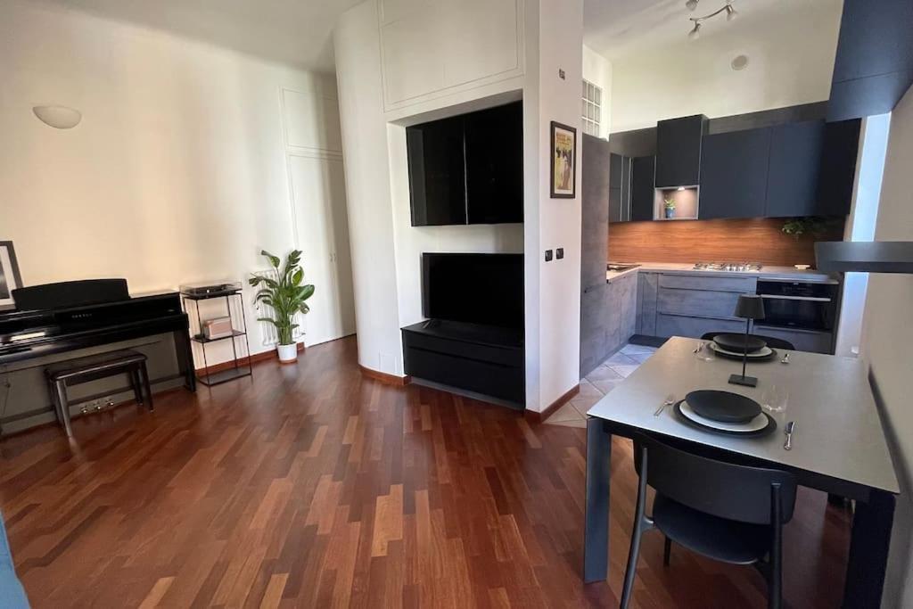 "Iris" Milano Lunigiana In Stazione Centrale Apartment Luaran gambar