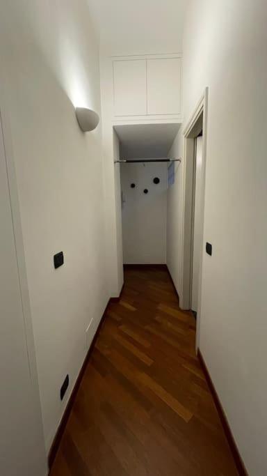 "Iris" Milano Lunigiana In Stazione Centrale Apartment Luaran gambar