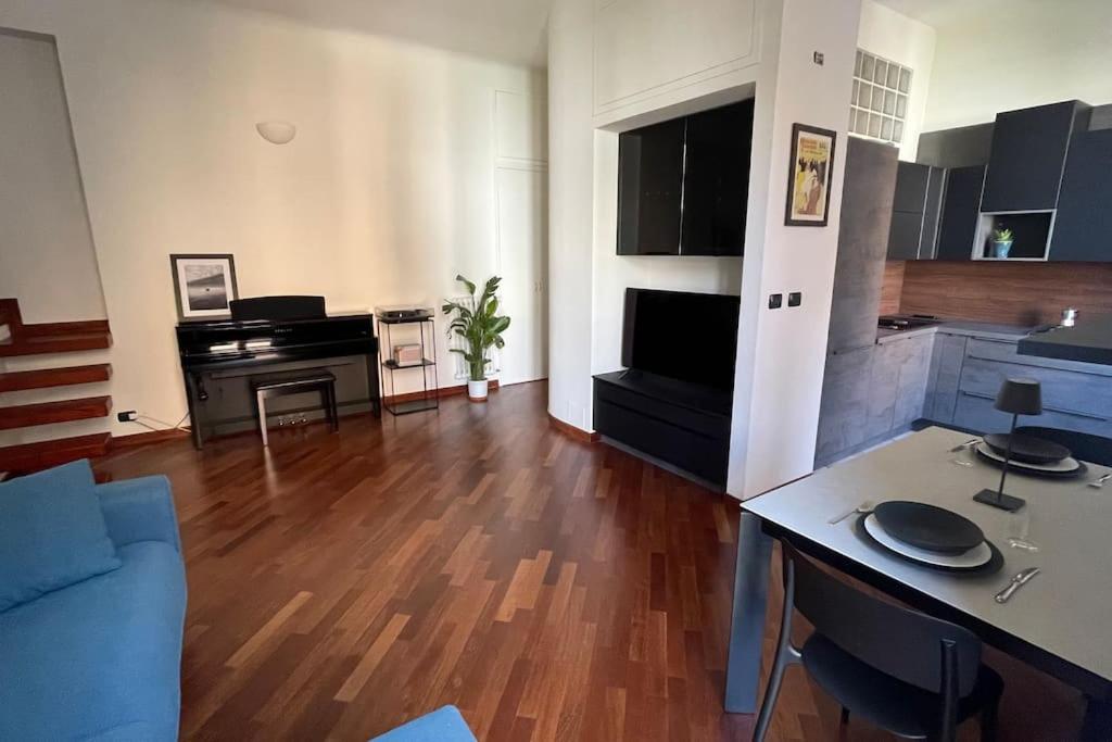 "Iris" Milano Lunigiana In Stazione Centrale Apartment Luaran gambar