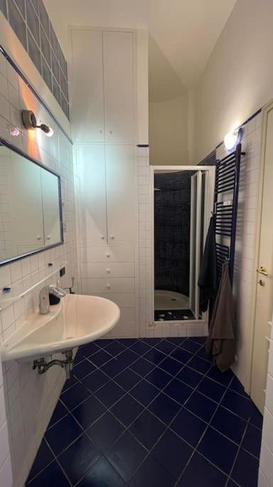 "Iris" Milano Lunigiana In Stazione Centrale Apartment Luaran gambar