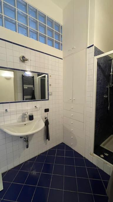 "Iris" Milano Lunigiana In Stazione Centrale Apartment Luaran gambar