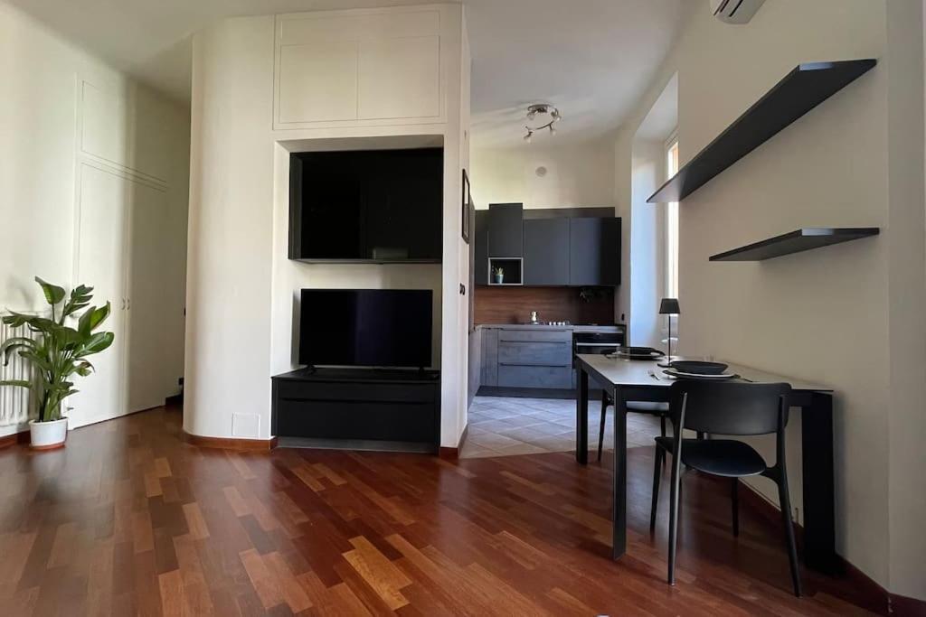 "Iris" Milano Lunigiana In Stazione Centrale Apartment Luaran gambar